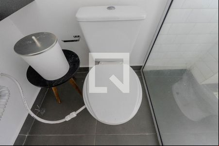 Banheiro de kitnet/studio para alugar com 1 quarto, 20m² em República, São Paulo