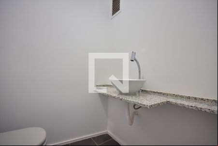 Lavabo de apartamento para alugar com 3 quartos, 139m² em Vila Sonia, São Paulo