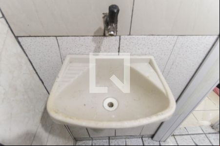 Banheiro de casa para alugar com 1 quarto, 30m² em Itaquera, São Paulo