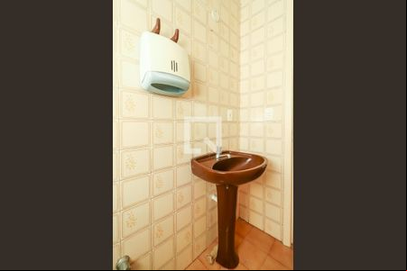 Banheiro de kitnet/studio à venda com 0 quarto, 55m² em Floresta, Porto Alegre