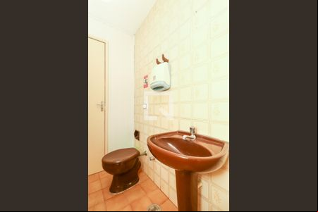 Banheiro de kitnet/studio à venda com 0 quarto, 55m² em Floresta, Porto Alegre