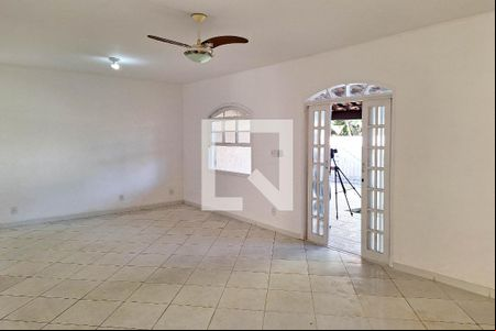Sala de casa para alugar com 3 quartos, 330m² em Piratininga, Niterói
