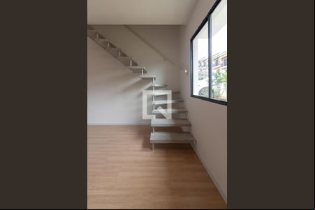 Sala de casa de condomínio para alugar com 2 quartos, 50m² em Chácara Ondas Verdes, Cotia