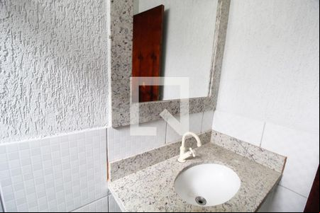 Banheiro do Quarto 1 de casa para alugar com 4 quartos, 150m² em Saraiva, Uberlândia