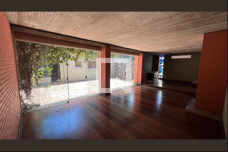 Sala de casa à venda com 4 quartos, 450m² em Alto de Pinheiros, São Paulo