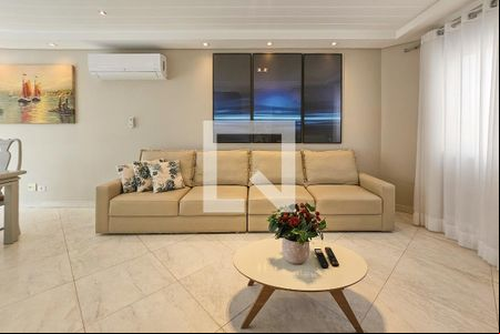 Sala de casa de condomínio para alugar com 4 quartos, 245m² em Vila Júlia, Guarujá