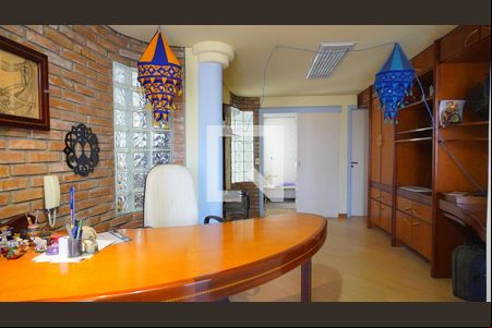 Escritório de casa à venda com 3 quartos, 350m² em Chácara das Pedras, Porto Alegre