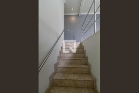 Escada de casa para alugar com 3 quartos, 195m² em Serrano, Belo Horizonte