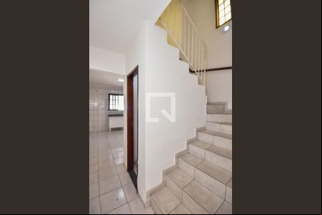 Escada de casa à venda com 2 quartos, 125m² em Cidade Intercap, Taboão da Serra