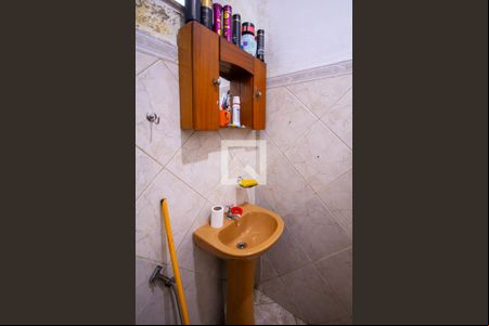 Banheiro de casa para alugar com 1 quarto, 50m² em Lindo Parque, São Gonçalo