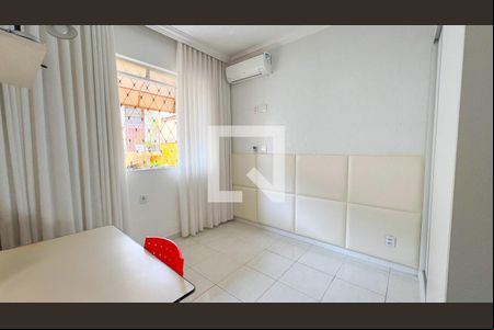 Quarto 2 de casa à venda com 5 quartos, 165m² em Santa Efigênia, Belo Horizonte