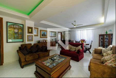 Sala de casa de condomínio para alugar com 6 quartos, 300m² em Vargem Pequena, Rio de Janeiro