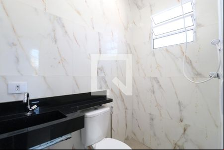 Banheiro de kitnet/studio para alugar com 1 quarto, 55m² em Vila Romana, São Paulo