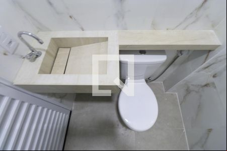 Banheiro de kitnet/studio para alugar com 1 quarto, 35m² em Vila Romana, São Paulo