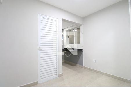 Sala de kitnet/studio para alugar com 1 quarto, 35m² em Vila Romana, São Paulo