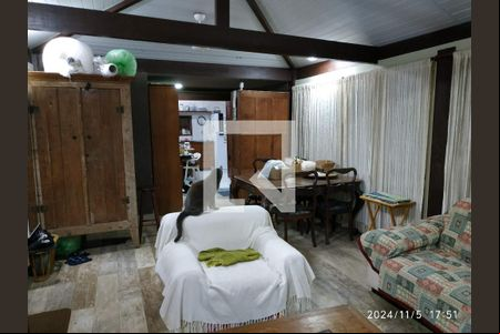 Sala de casa à venda com 3 quartos, 260m² em Itaipu, Niterói