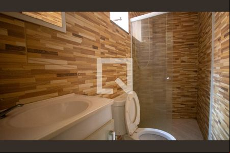 Banheiro de kitnet/studio para alugar com 1 quarto, 40m² em Vargem Pequena, Rio de Janeiro