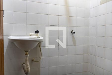 Banheiro de kitnet/studio para alugar com 1 quarto, 22m² em Alto dos Pinheiros, Belo Horizonte