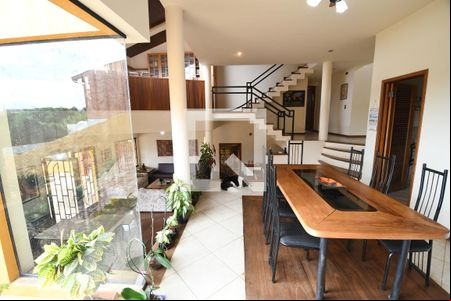 Sala de casa de condomínio à venda com 5 quartos, 400m² em Residencial Vila Verde, Campinas