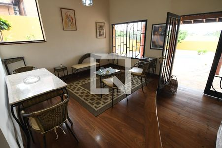 Sala de casa de condomínio à venda com 5 quartos, 400m² em Residencial Vila Verde, Campinas