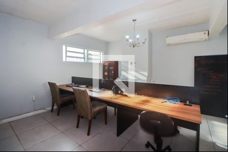 Escritório (Subsolo) de casa para alugar com 3 quartos, 375m² em Jardim do Salso, Porto Alegre