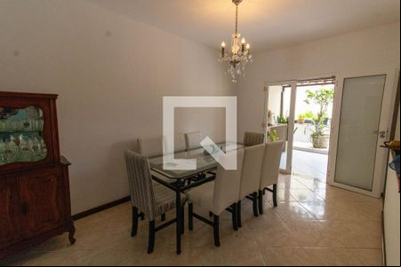 Sala de casa de condomínio à venda com 3 quartos, 530m² em Maria Paula, Niterói