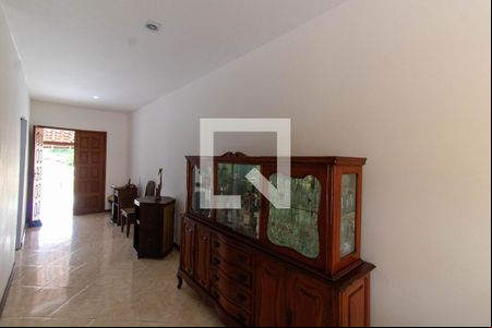 Sala de casa de condomínio à venda com 3 quartos, 530m² em Maria Paula, Niterói