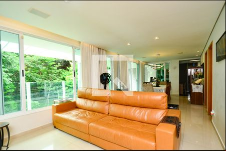 Sala de estar de casa à venda com 4 quartos, 340m² em Buritis, Belo Horizonte