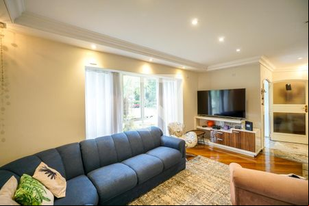 Sala de estar de casa de condomínio para alugar com 4 quartos, 355m² em Vila Carrão, São Paulo