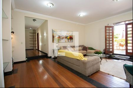 Sala 1 de casa para alugar com 3 quartos, 350m² em Taguatinga Sul (Taguatinga), Brasília
