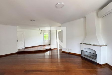 Sala de casa de condomínio para alugar com 4 quartos, 250m² em Tamboré, Santana de Parnaíba