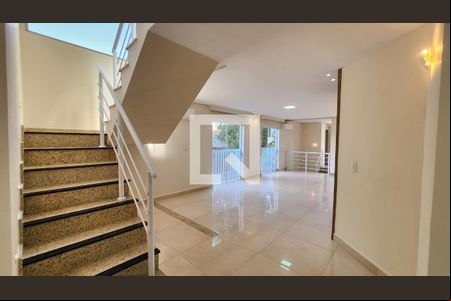 Detalhe Sala de casa para alugar com 4 quartos, 360m² em Embaré, Santos