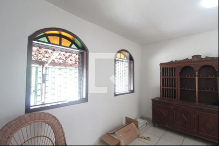 Casa Principal | Sala de casa para alugar com 3 quartos, 360m² em Planalto, Belo Horizonte