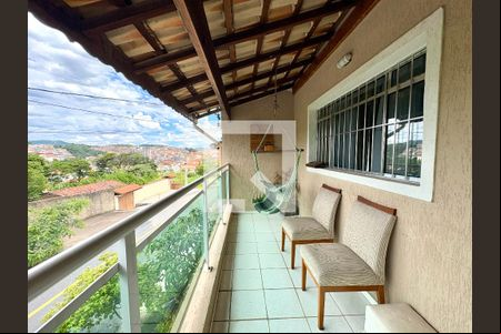 Sacada de casa à venda com 3 quartos, 154m² em Jardim Maria de Fatima, Várzea Paulista