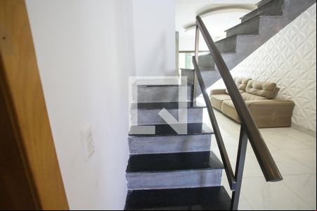 Escada de casa de condomínio à venda com 3 quartos, 200m² em Taquara, Rio de Janeiro