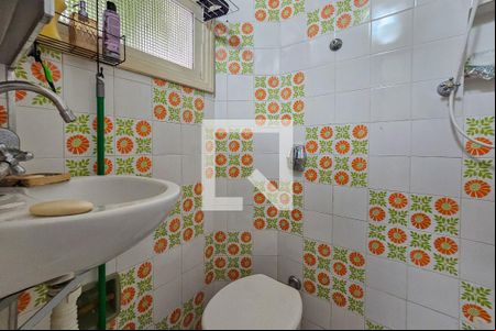Banheiro de apartamento para alugar com 1 quarto, 25m² em Jardim Sao Miguel, Guarujá
