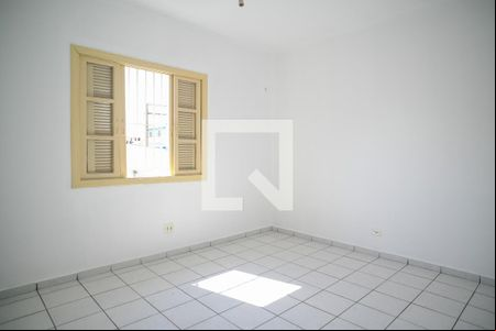Quarto de casa para alugar com 5 quartos, 130m² em Jardim Santa Emilia, São Paulo