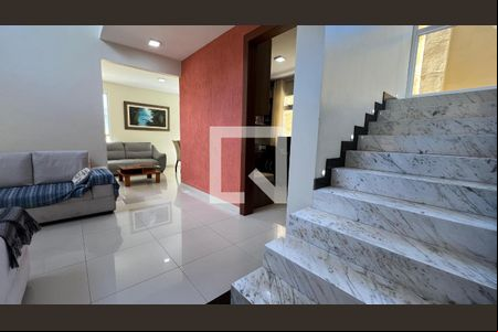 Sala de casa à venda com 4 quartos, 197m² em Santo Andre, Belo Horizonte