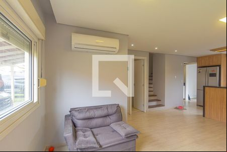 Sala de casa de condomínio à venda com 3 quartos, 92m² em Fátima, Canoas