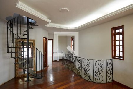 Sala de casa à venda com 4 quartos, 218m² em Esplanada, Belo Horizonte