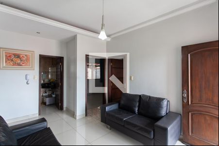 Sala 2 de casa à venda com 4 quartos, 240m² em Primeiro de Maio, Belo Horizonte