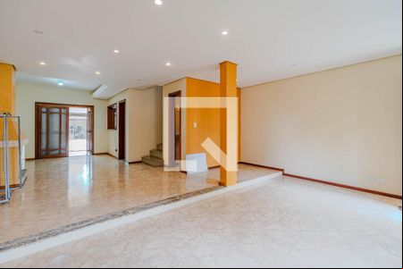 Sala de casa de condomínio para alugar com 4 quartos, 380m² em Cristal, Porto Alegre