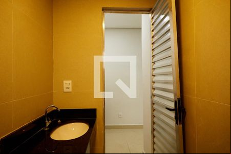 Banheiro de kitnet/studio para alugar com 1 quarto, 21m² em Boa Vista, Belo Horizonte