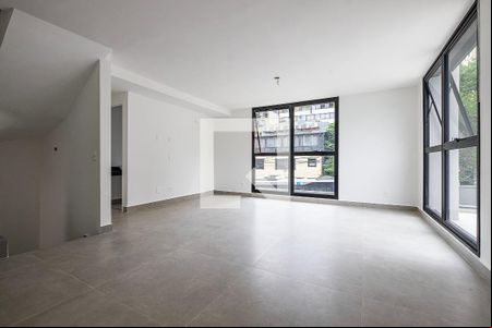 Sala de casa de condomínio à venda com 3 quartos, 275m² em Vila Madalena, São Paulo