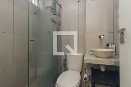 Banheiro de kitnet/studio para alugar com 1 quarto, 28m² em Higienópolis, São Paulo