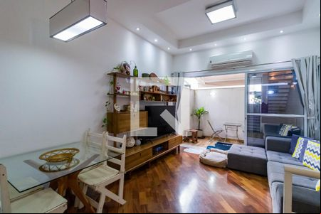 Sala de casa de condomínio à venda com 2 quartos, 140m² em Real Parque, São Paulo