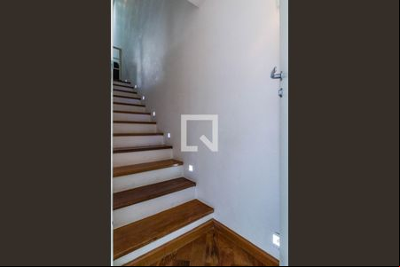 Escada de casa de condomínio à venda com 2 quartos, 140m² em Real Parque, São Paulo