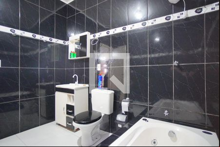 Banheiro da Suíte de casa à venda com 1 quarto, 75m² em Jardim Itu, Porto Alegre