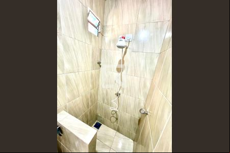 Banheiro de kitnet/studio para alugar com 1 quarto, 24m² em Juliana, Belo Horizonte
