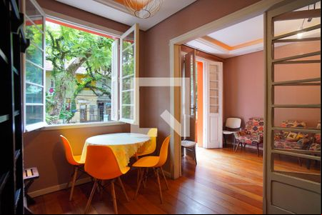Sala de casa à venda com 4 quartos, 125m² em Independência, Porto Alegre